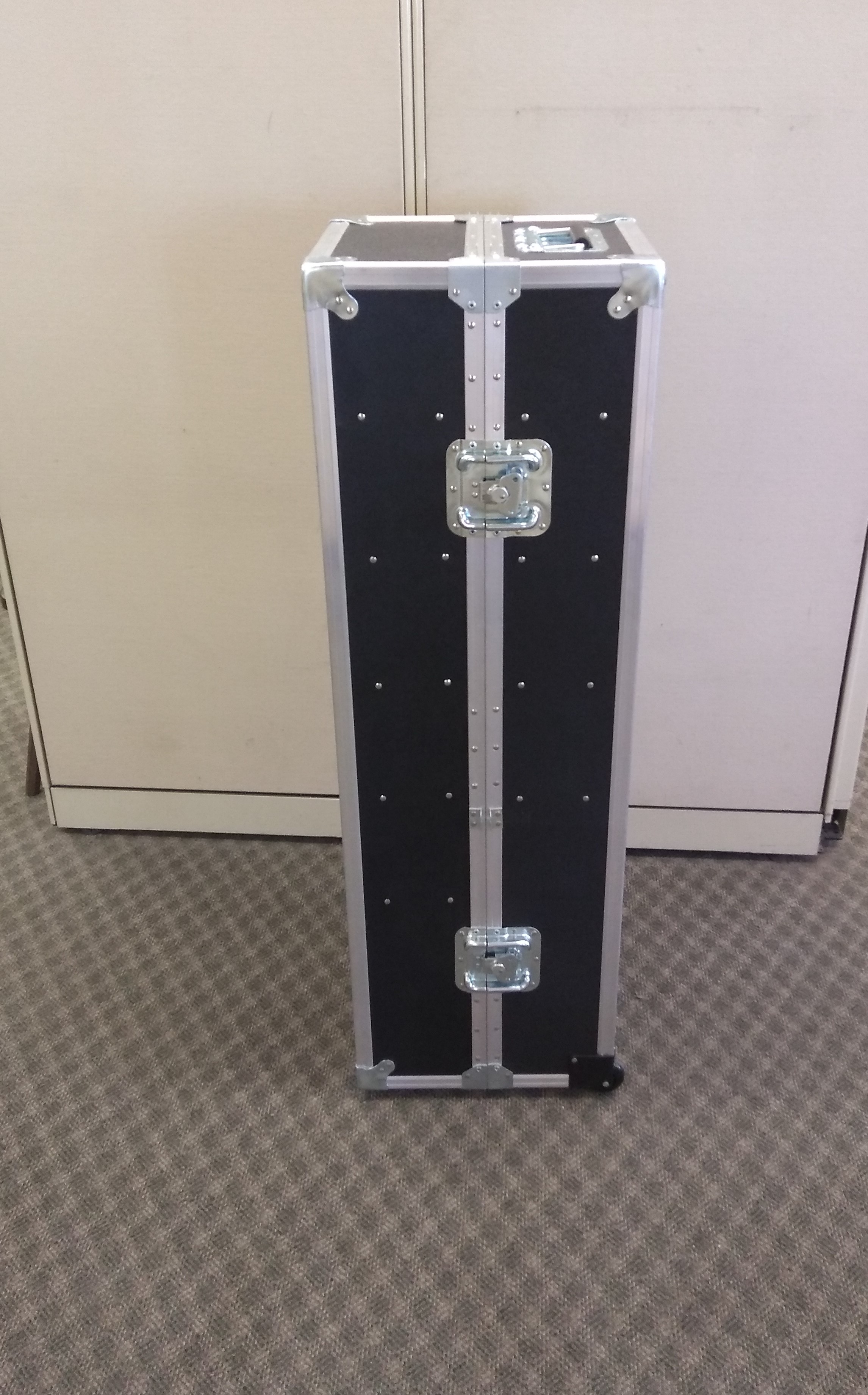 Tool case latch